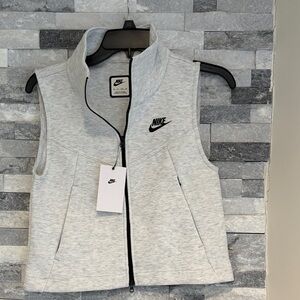 New!! Nike tech women's track top